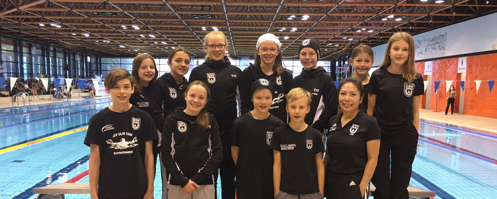 SSV Ulm Team am Beckenrand des Hallenbads