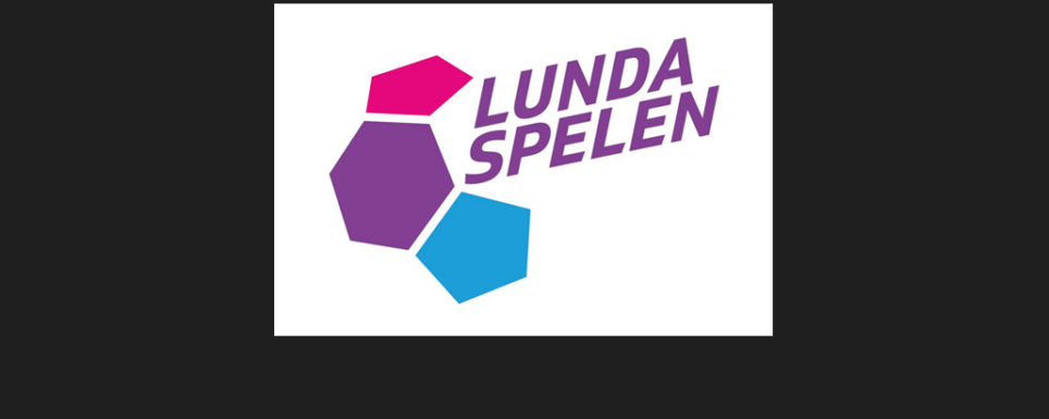 Logo mit Schriftzug Lunda Spelen und drei farbige Fünfecke pink lila blau