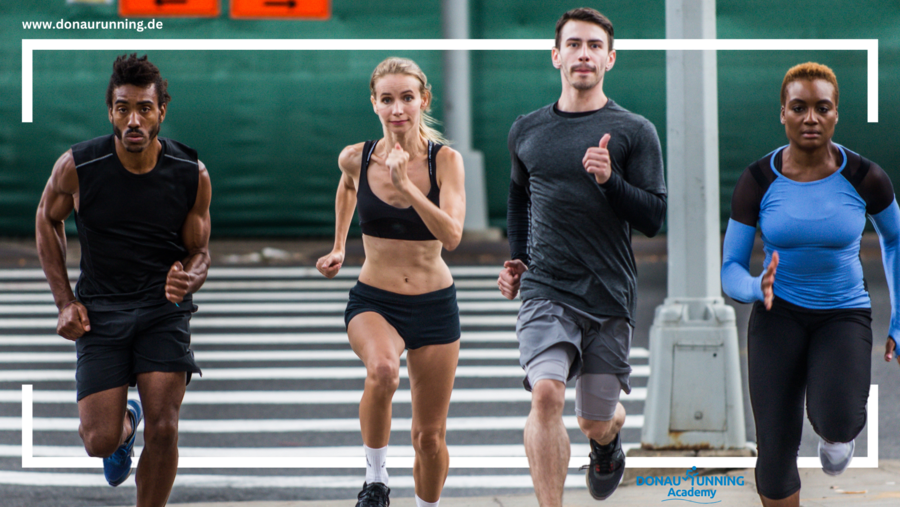 www.donaurunning.de DonauRunning Academy vier Läufer sprinten auf Zebrastreifen
