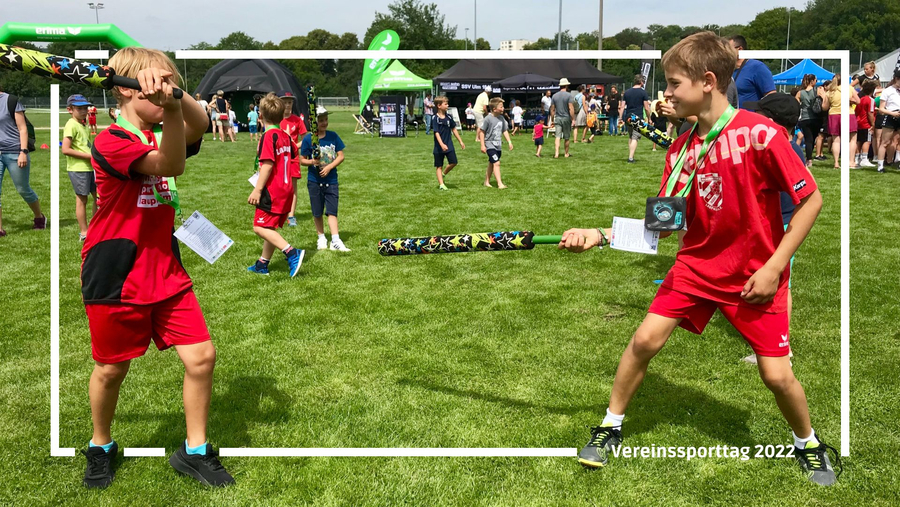 Two boys in red with foam bats at Vereinssporttag 2022
