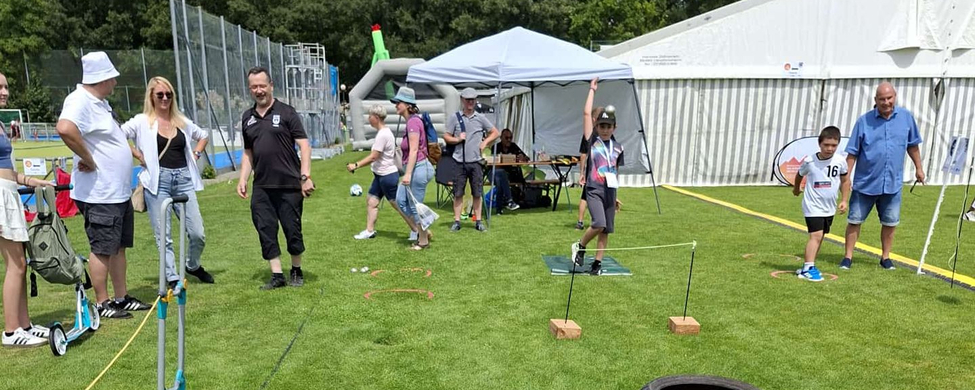 SSV Schwörsporttag auf Rasen mit Spielstation und Brauerei Gold Ochsen