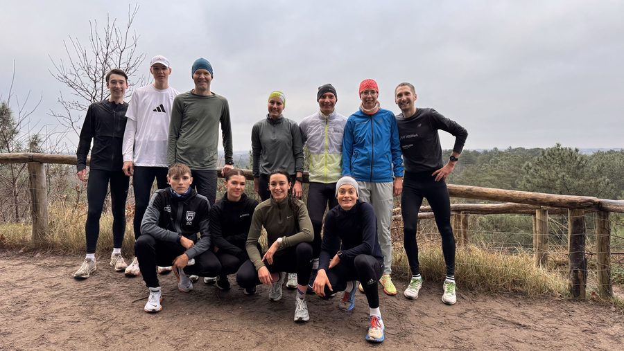 Neun Athletinnen und Athleten des SSV Ulm beim Trainingslager in Schoorl