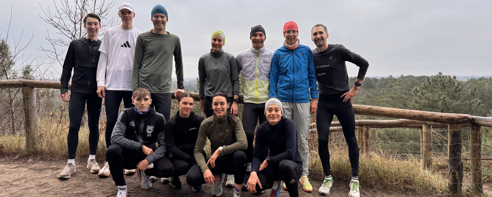 Neun Athletinnen und Athleten des SSV Ulm beim Trainingslager in Schoorl