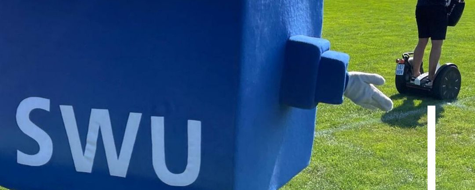 SWU cube mascot on grass, person on Segway, Vereinssporttag 2022