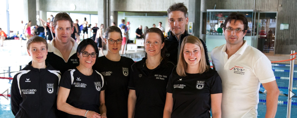 SSV Ulm Masters Schwimmerinnen und Schwimmer am Hallenbadbeckenrand