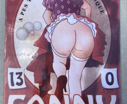 Illustration einer Frau Rückenansicht mit hochgezogenem Rock Text Fanny 13 0