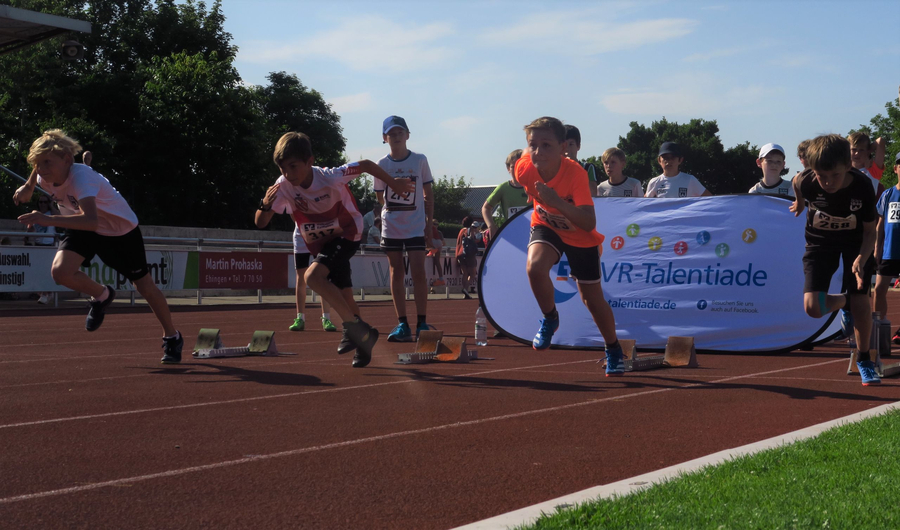 Start eines Kinder-Sprints beim VR-Talentiade Regionalfinale