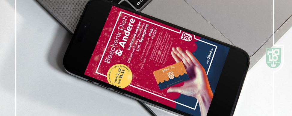 Smartphone zeigt HaLo Aktion Beschenk Dich & Andere 10er Karte