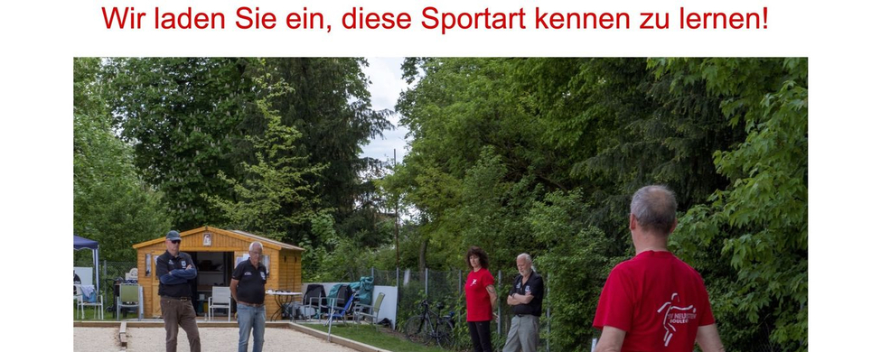 Boule-Spieler vor Schrift Tag der „offenen Tür“ am 12. Mai 2024