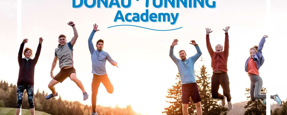 DONAURUNNING Academy Schriftzug über sechs springenden Personen