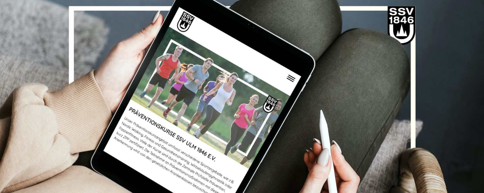 Tablet zeigt Webseite mit Überschrift PRÄVENTIONSKURSE SSV ULM 1846 E.V. und Laufgruppe