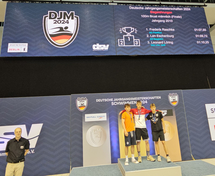 Drei Schwimmer auf Siegerpodest unter DJM 2024 Siegerehrungen 100m Brust Jahrgang 2010