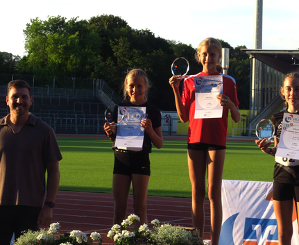 VR-Talentiade podium in Donaustadion with three young athletes holding trophies