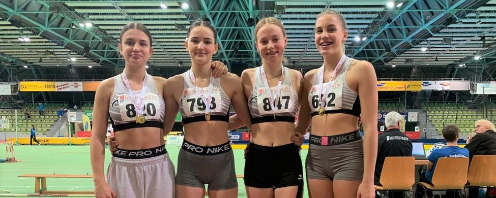 Vier junge Leichtathletinnen mit Medaillen in Halle