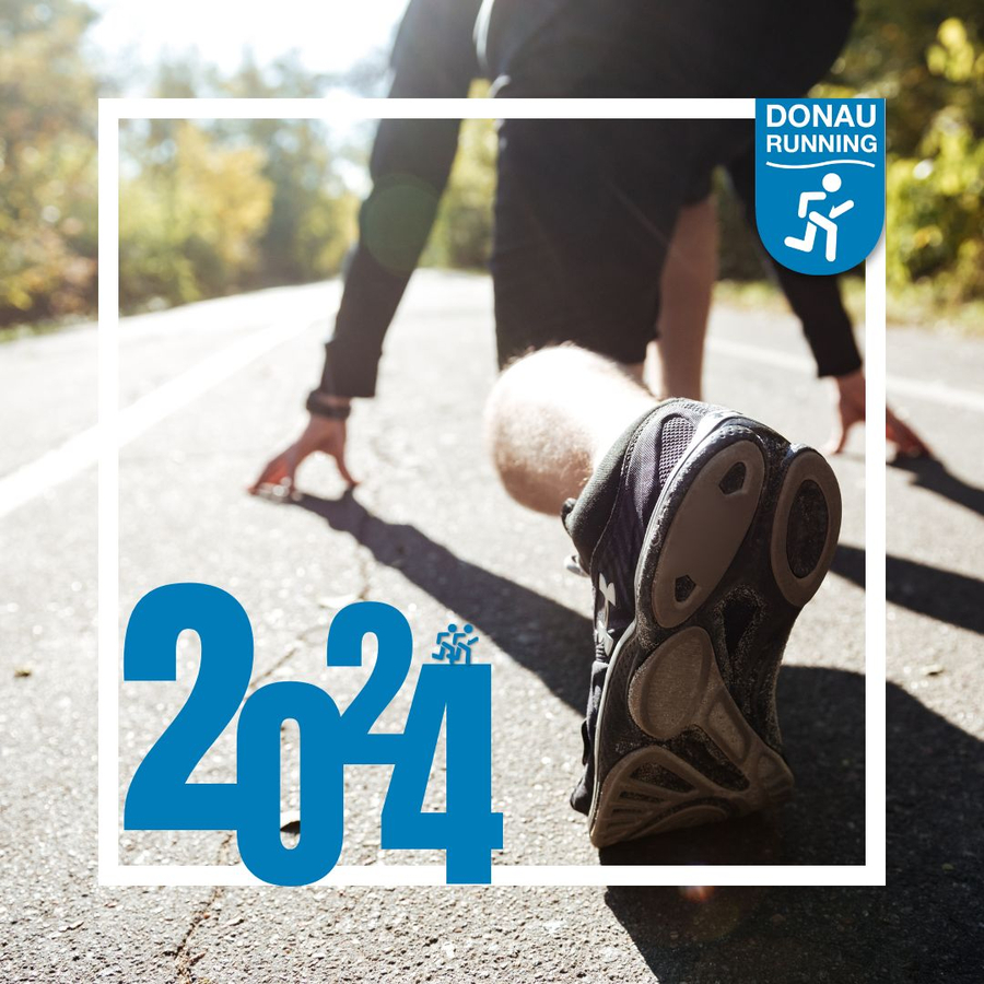 Laufende Person in Startposition, Schuhsohle sichtbar, Schriftzug 2024, DONAU RUNNING Logo
