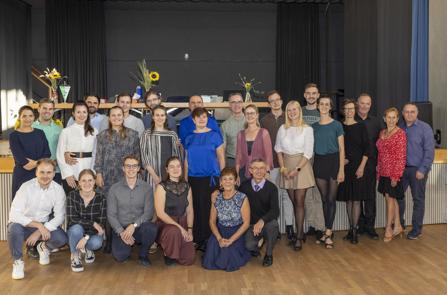 Gruppe von Tänzerinnen und Tänzern nach Abnahme des Tanzsportabzeichens